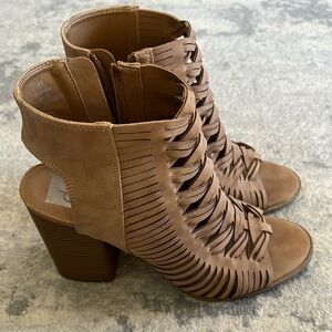DV by Dolce Vita heels in tan size 11